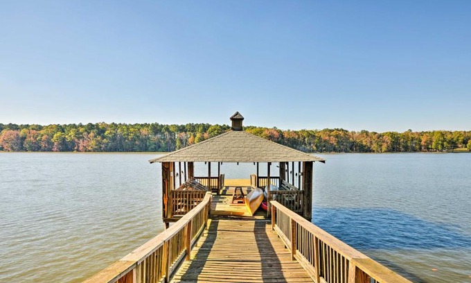Southmont House | Waterfront High Rock Lake Cottage with Private Dock!