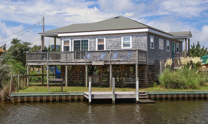 Avon House | Waterfront Home w/private W/D, A/C, Free WiFi, gas grill, & Shared Pool