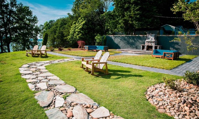 Steele Creek House | Waterview Studio with Private Porch #19 at Long Cove Resort