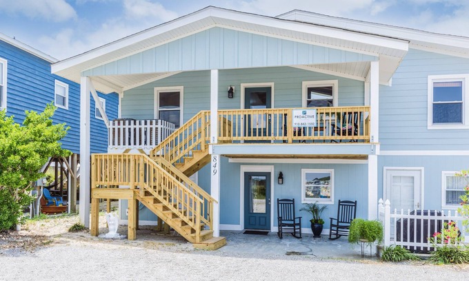 Holden Beach House | "White Eagle" - Oceanfront Home, 6 Bedrooms/4 Bathrooms