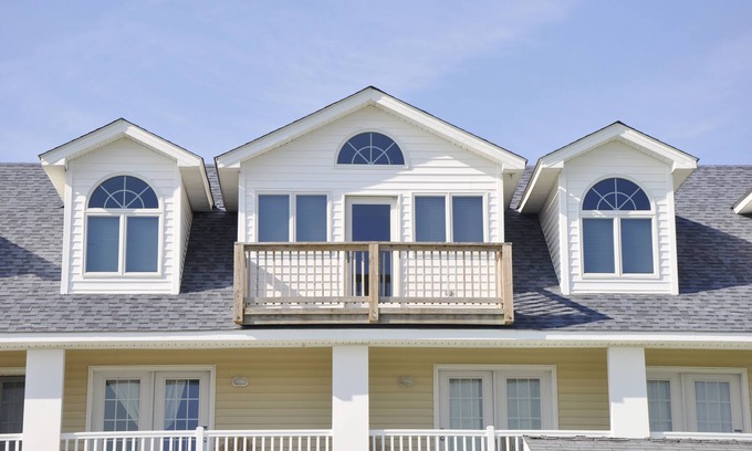Ocracoke Condo | William's Villa: Spacious centrally located condo, cathedral ceilings