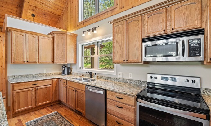 Wolf Laurel Cabin | Wolf Laurel Resort- Country Club-Swim-Tennis-Hike-Ski-Stables-Dine-Gym