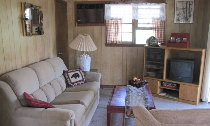 Franklin Cottage | Wooded property, Close to town