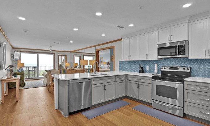 Shell Island Condo | Wrightsville Dunes F-2B - Oceanfront condo with community pool, tennis, beach