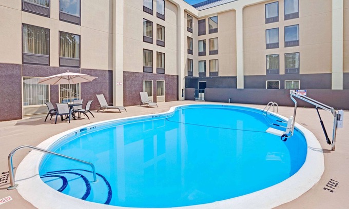 Executive Park Hotel | Wyndham Garden Charlotte Airport Southeast