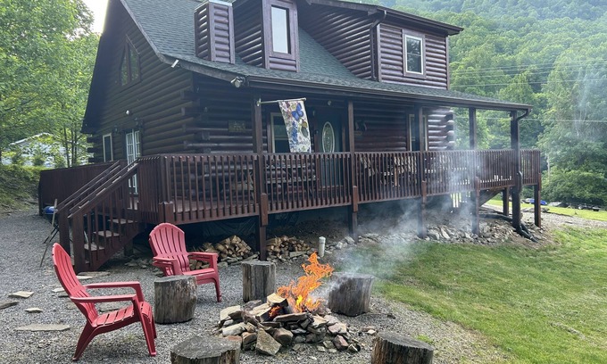 Waynesville Cabin | Your Smokey Mountain Hideaway Awaits!
