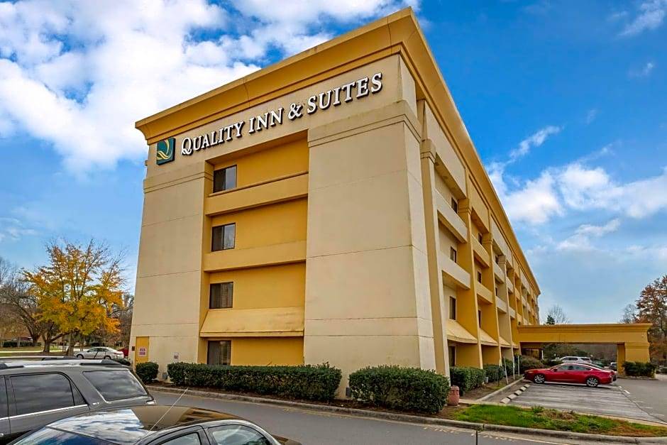 Morrisville Hotel | 2-Star Hotel ∙ Quality Inn & Suites Raleigh Durham Airport
