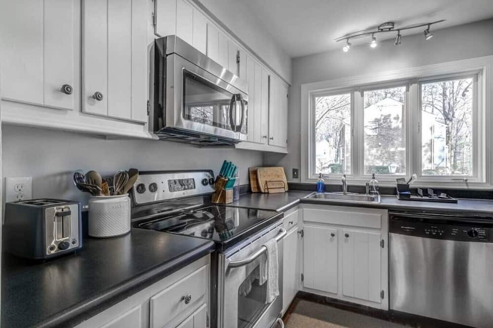 Cary House | Lovely townhome minutes to downtown Raleigh/Cary
