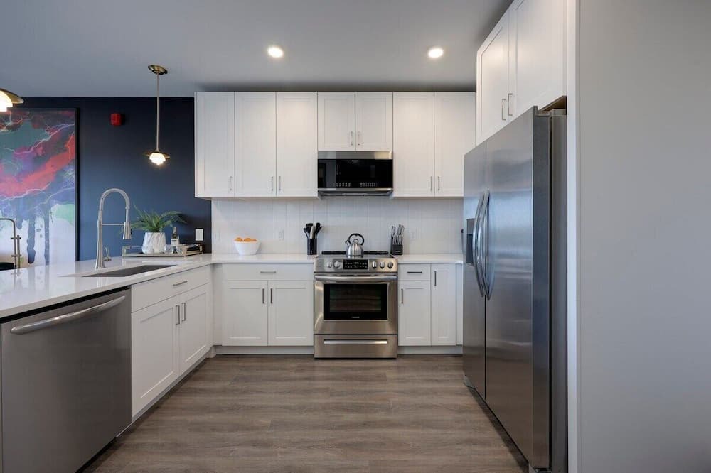 Rolling Mill Hill Condo | Downtown Nash 1mi to Broadway 4 beds Sleeps 6