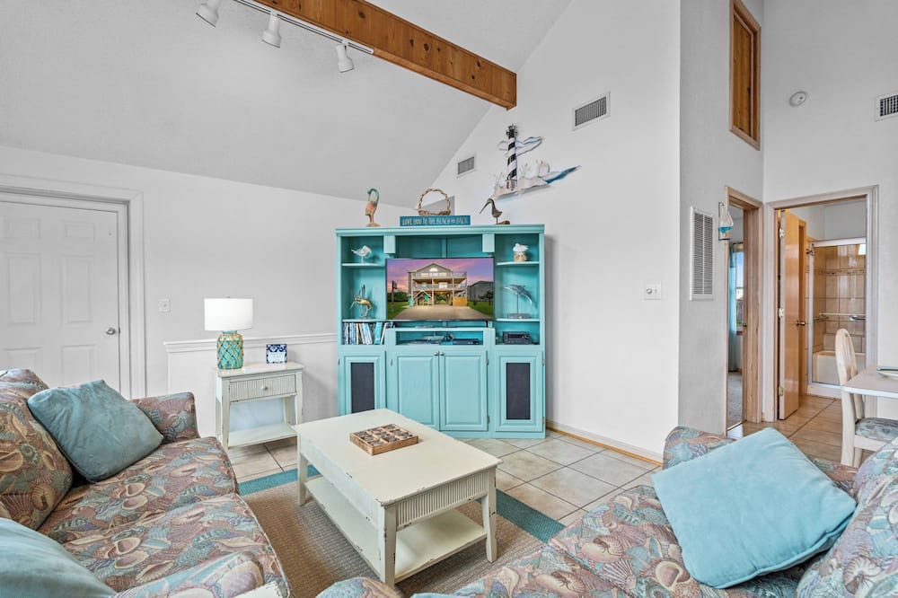 Spindrift Banks House | On Special – Ocean View – Dog Friendly 4 Bedroom Home with Elevator