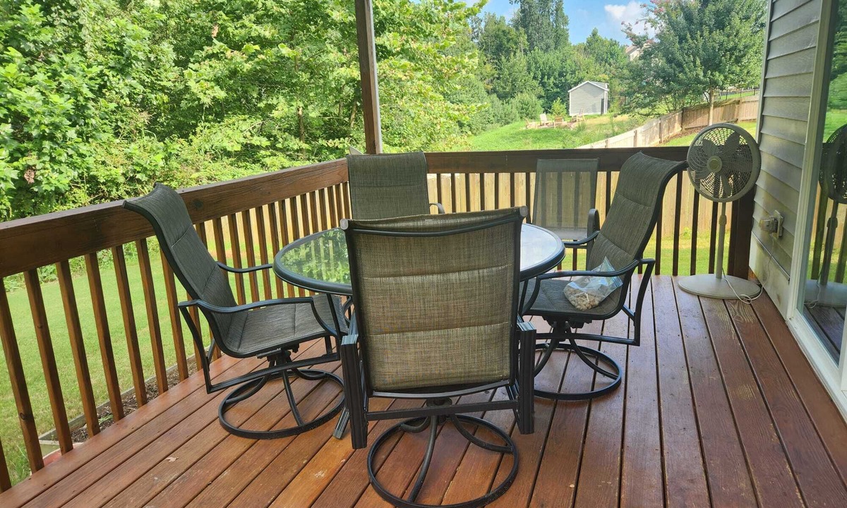 Burlington House | Spacious 4-bedroom on a quiet cul-de-sac in Burlington. Near Elon & Greensboro.
