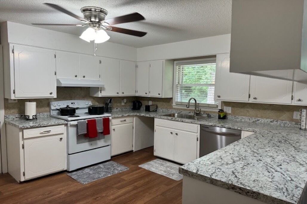 Barium Springs House | Charming 4-bedroom House with AC and WiFi in quaint Statesville