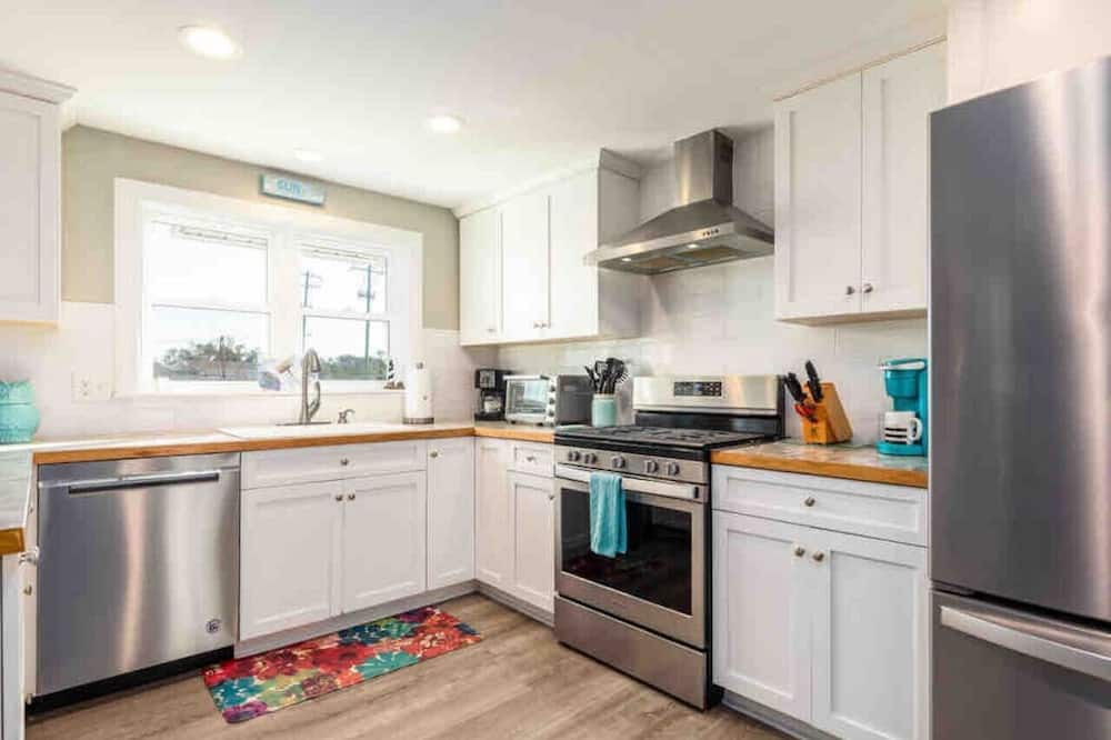 Carteret County House | Water View w/ 2 Bedrooms and Large Porch