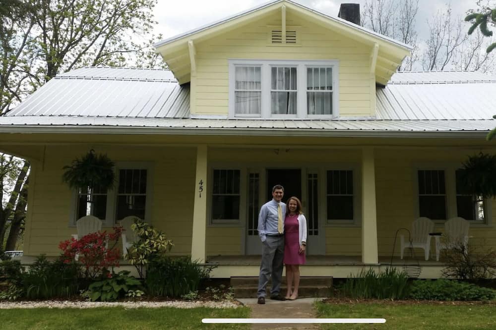 Oakley House | Private Suite: Walk to Biltmore and Breweries
