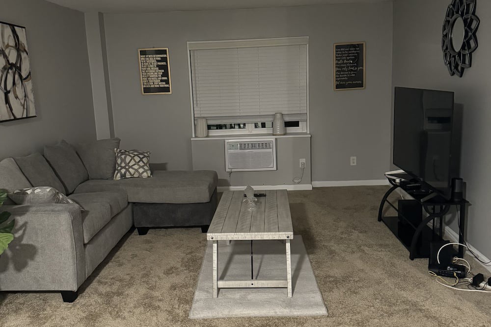 Raleigh Apartment | 5 Minutes from Crabtree valley mall and wake med