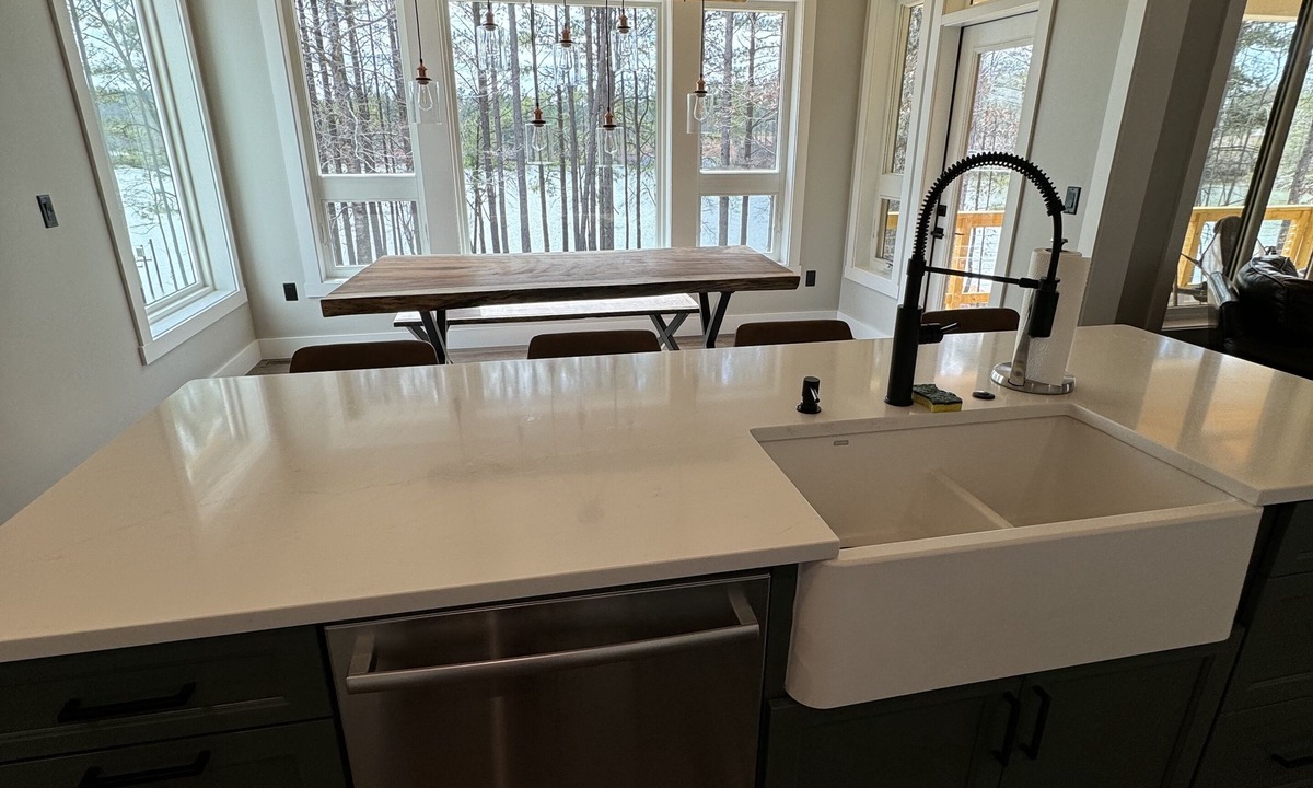 Granite Falls House | Coveside Drive - Beautiful Lakefront Home!
