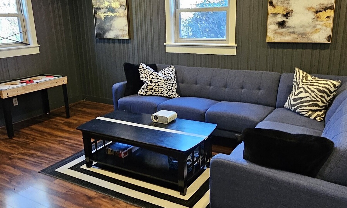 Charlotte House | Charming 4-bedroom house with AC and WiFi in superb Charlotte LoSo Area