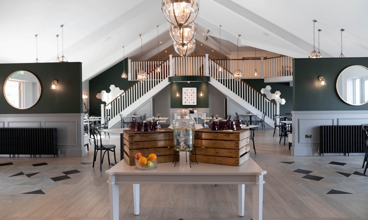 Chittlehamholt Cabin | Luxurious 2 bedroom lodges with stunning meadow views.