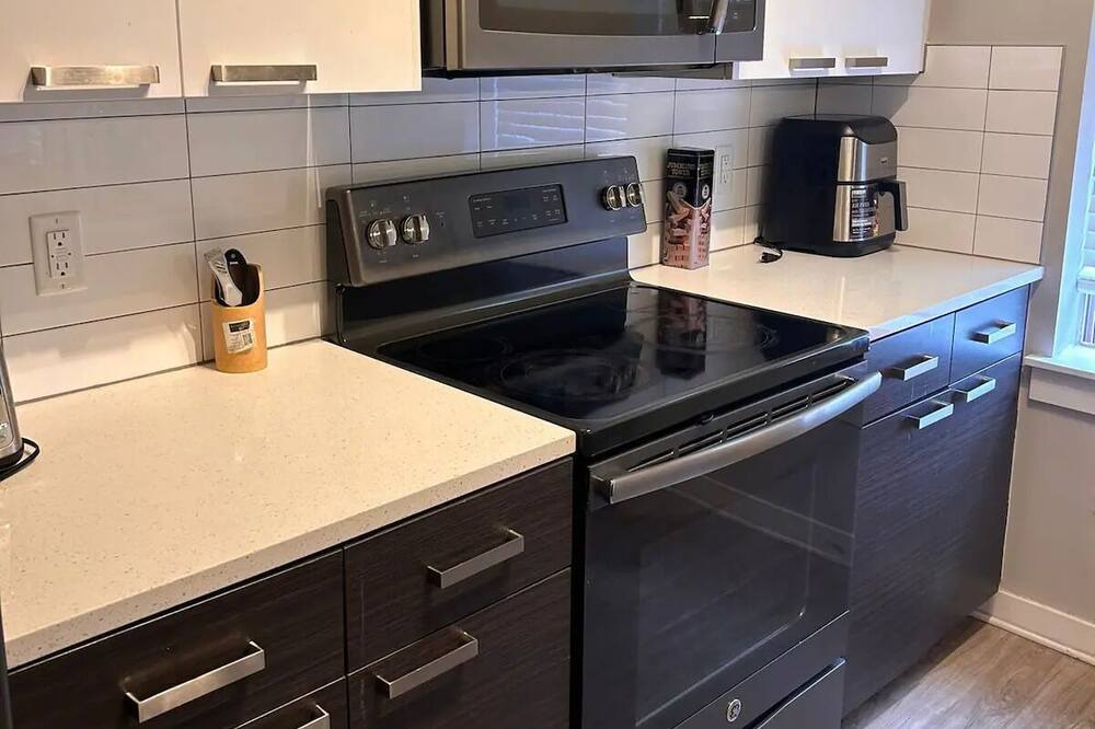 Wesley Heights Apartment | Luxury and Modern 1BR Apt.