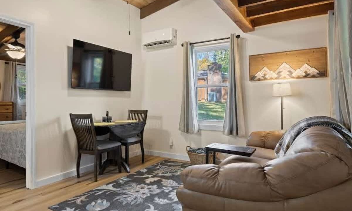 Hendersonville House | Sunshine Cottage~$375 Free Activities Daily