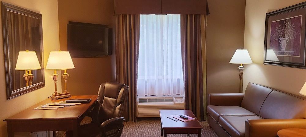 Photo of Livingroom in Flat Rock