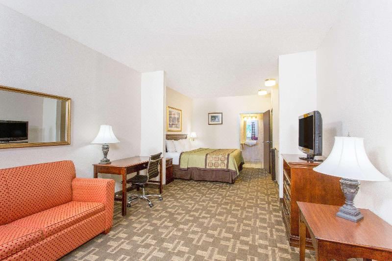 Photo of Livingroom in Lexington - Salisbury