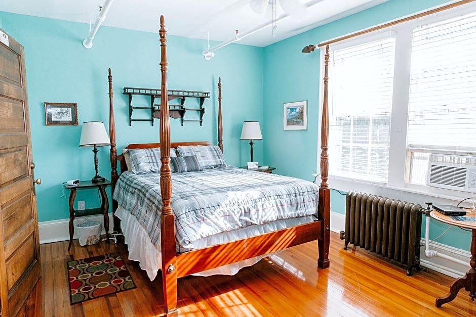 Photo of Bedroom in Hendersonville