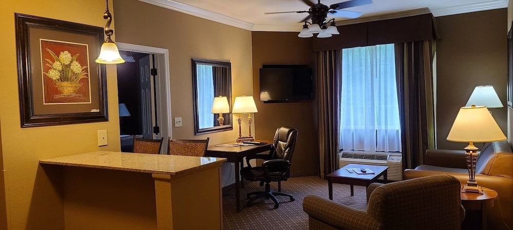 Photo of Livingroom in Flat Rock