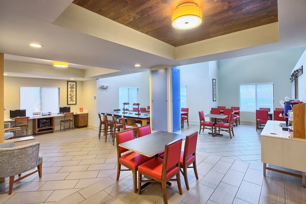 Photo of Livingroom in North Raleigh
