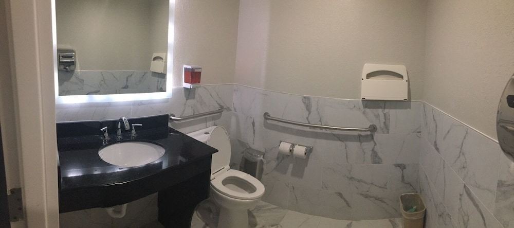 Photo of Bathroom in Toddville Road