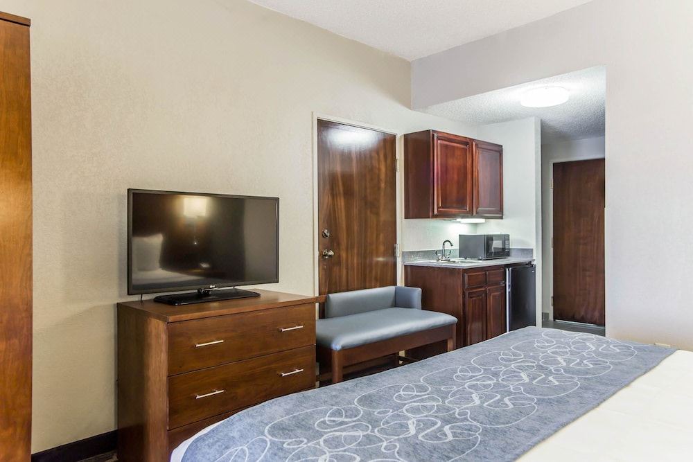 Photo of Bedroom in Pineville