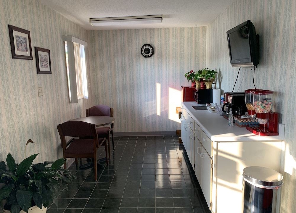 Photo of Livingroom in Roxboro