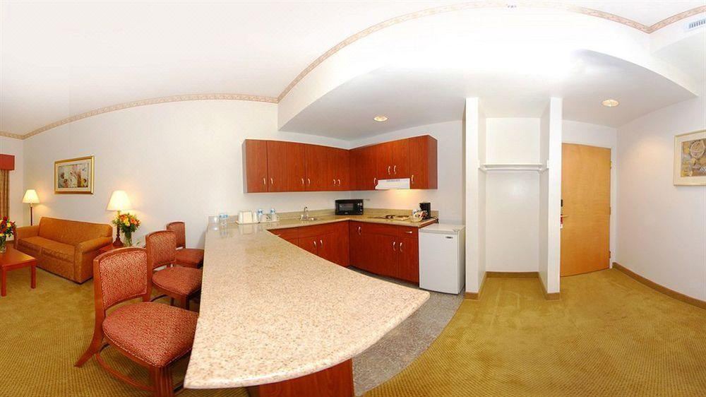 Photo of Livingroom in Southwest Raleigh
