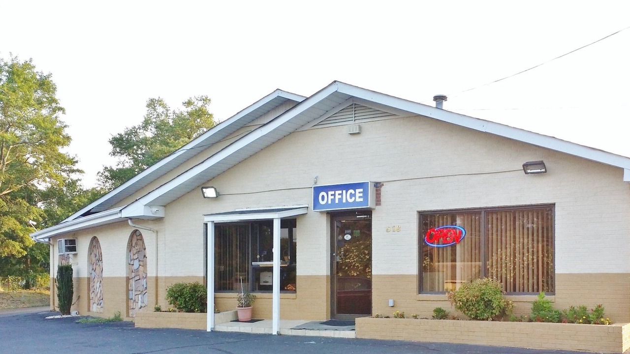 Photo of Buildings in Rockingham