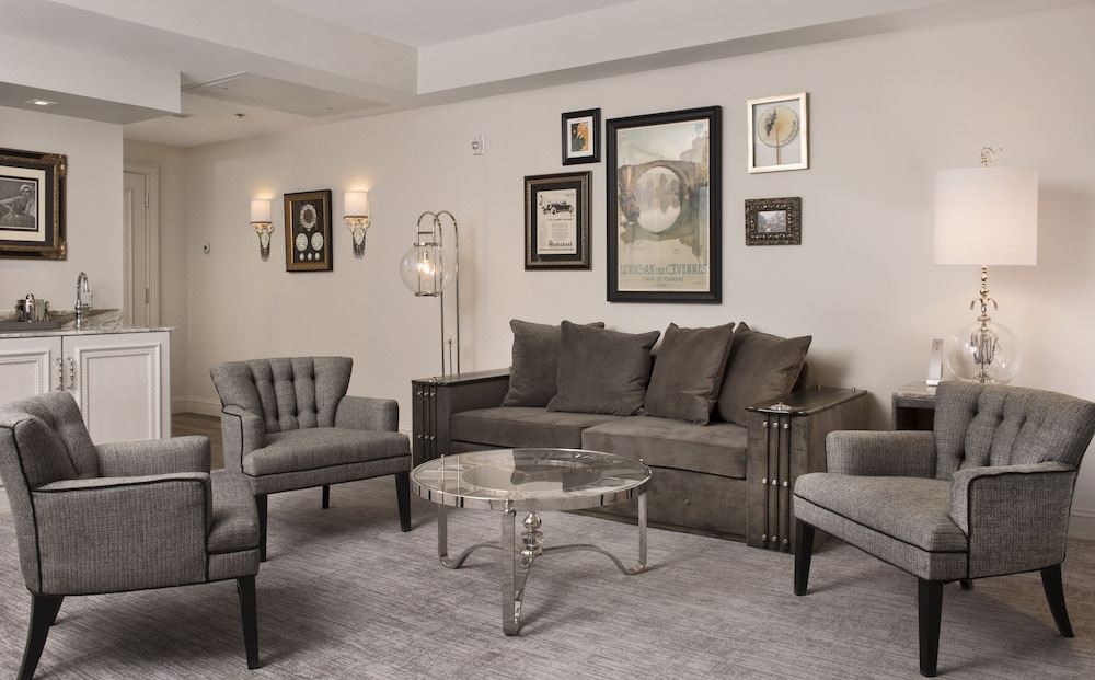 Photo of Livingroom in Charlotte Center City