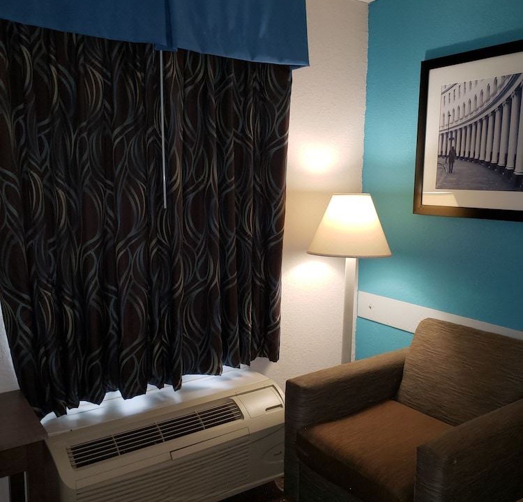 Photo of Livingroom in Elizabeth City