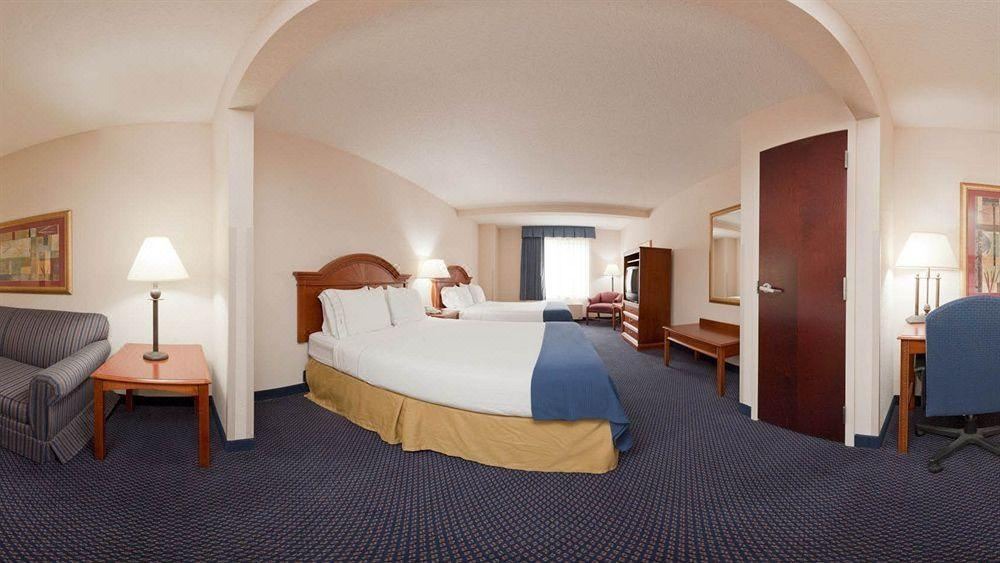 Photo of Bedroom in Archdale