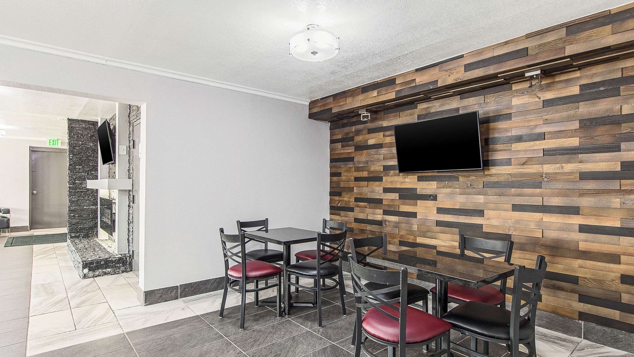 Photo of Livingroom in Forest City