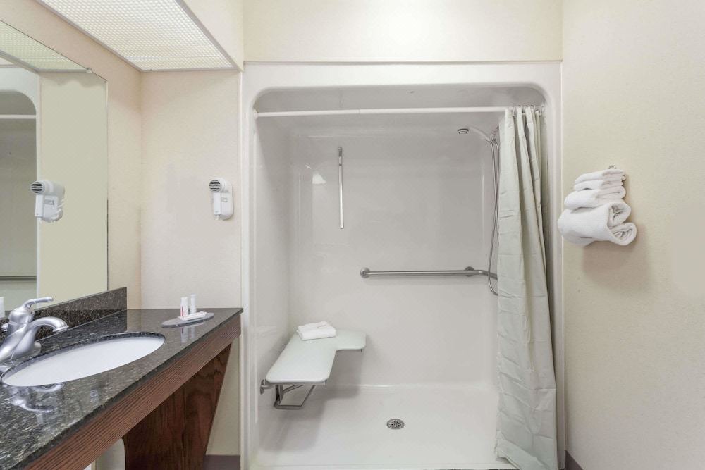 Photo of Bathroom in Hickory