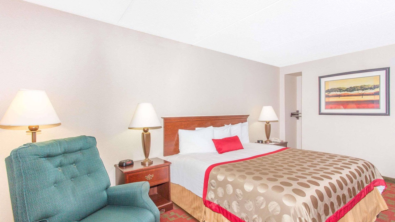 Photo of Bedroom in Hendersonville