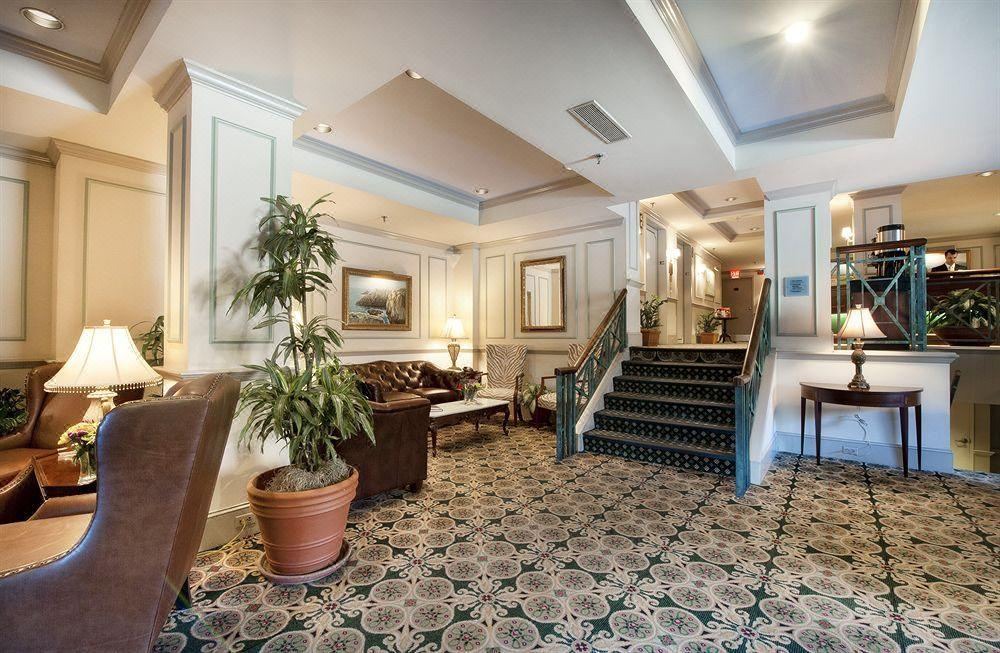 Photo of Livingroom in Charlotte Center City