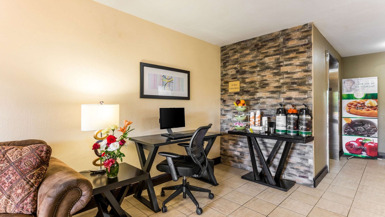 Photo of Livingroom in Huntersville