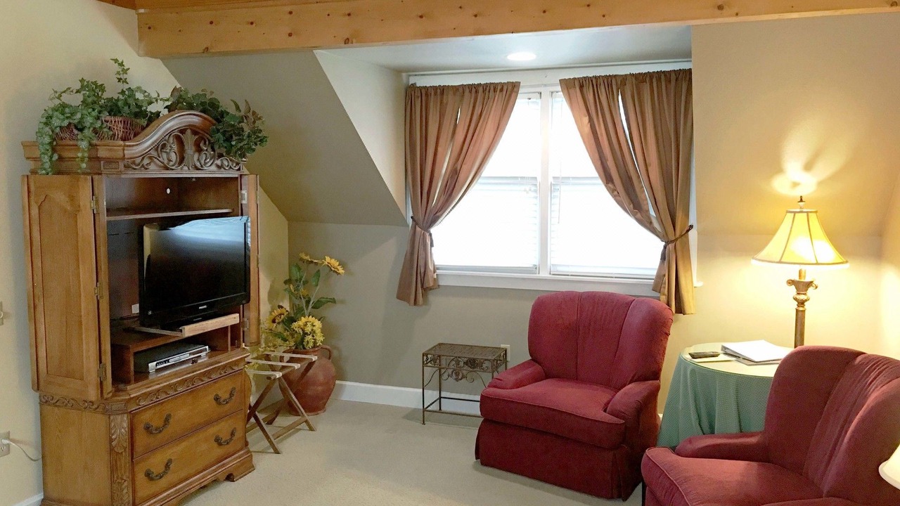 Photo of Livingroom in Flat Rock