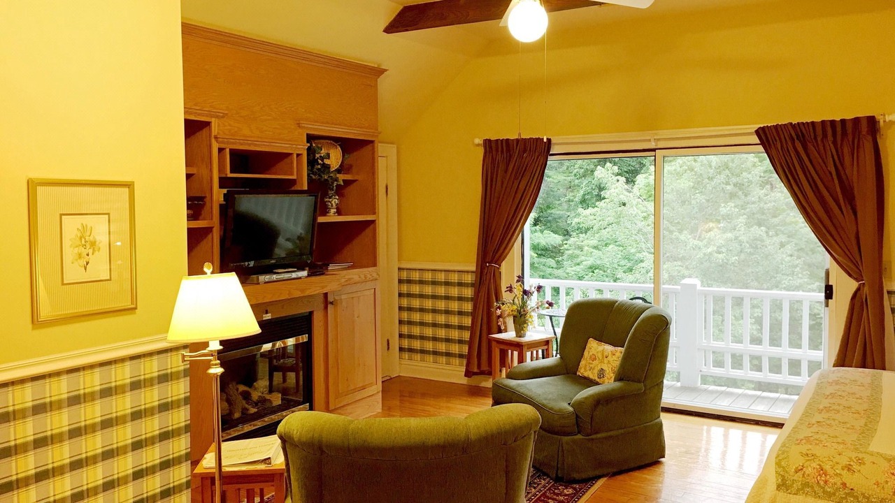 Photo of Livingroom in Flat Rock
