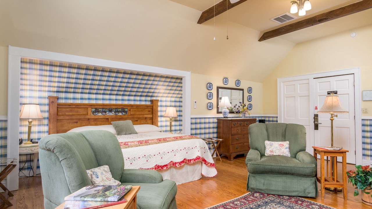 Photo of Livingroom in Flat Rock