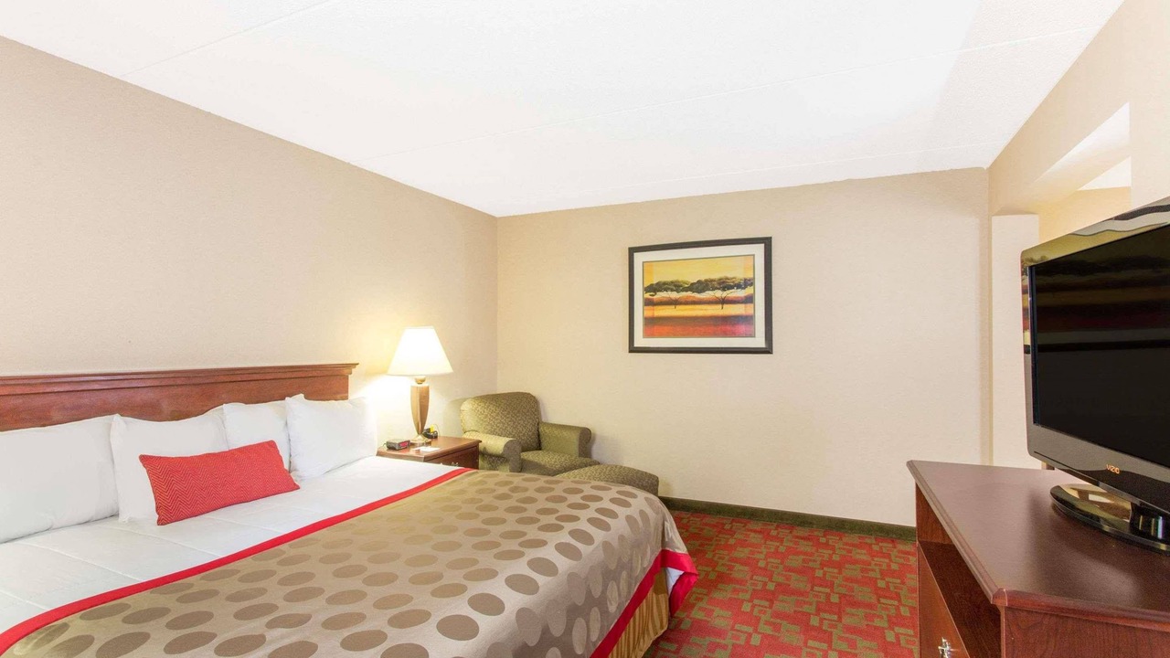 Photo of Bedroom in Hendersonville