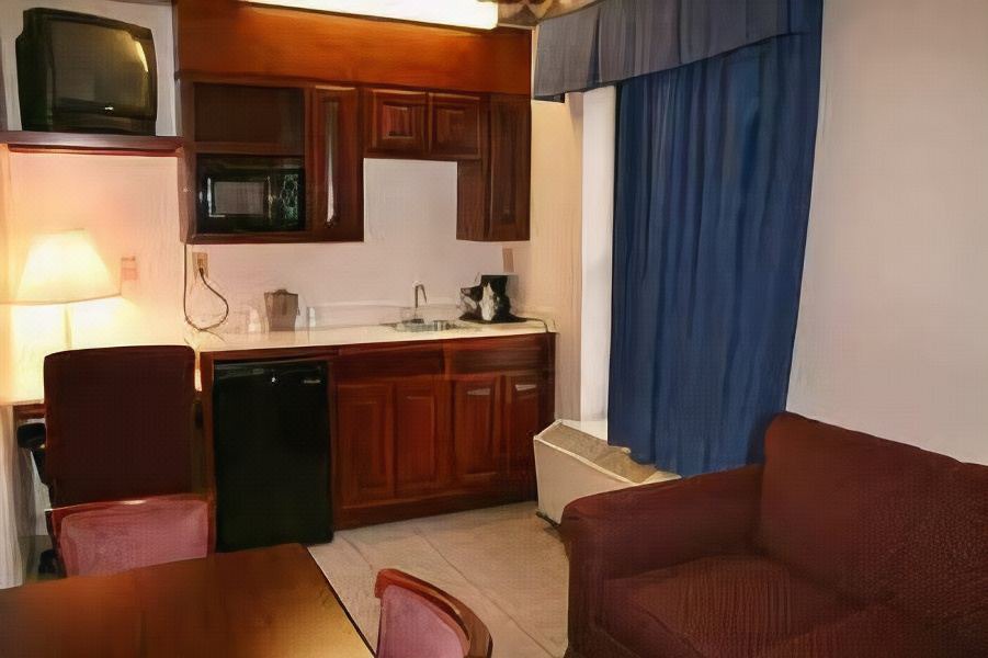 Photo of Livingroom in Roxboro