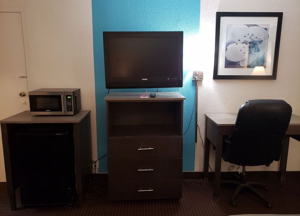 Photo of Livingroom in Elizabeth City