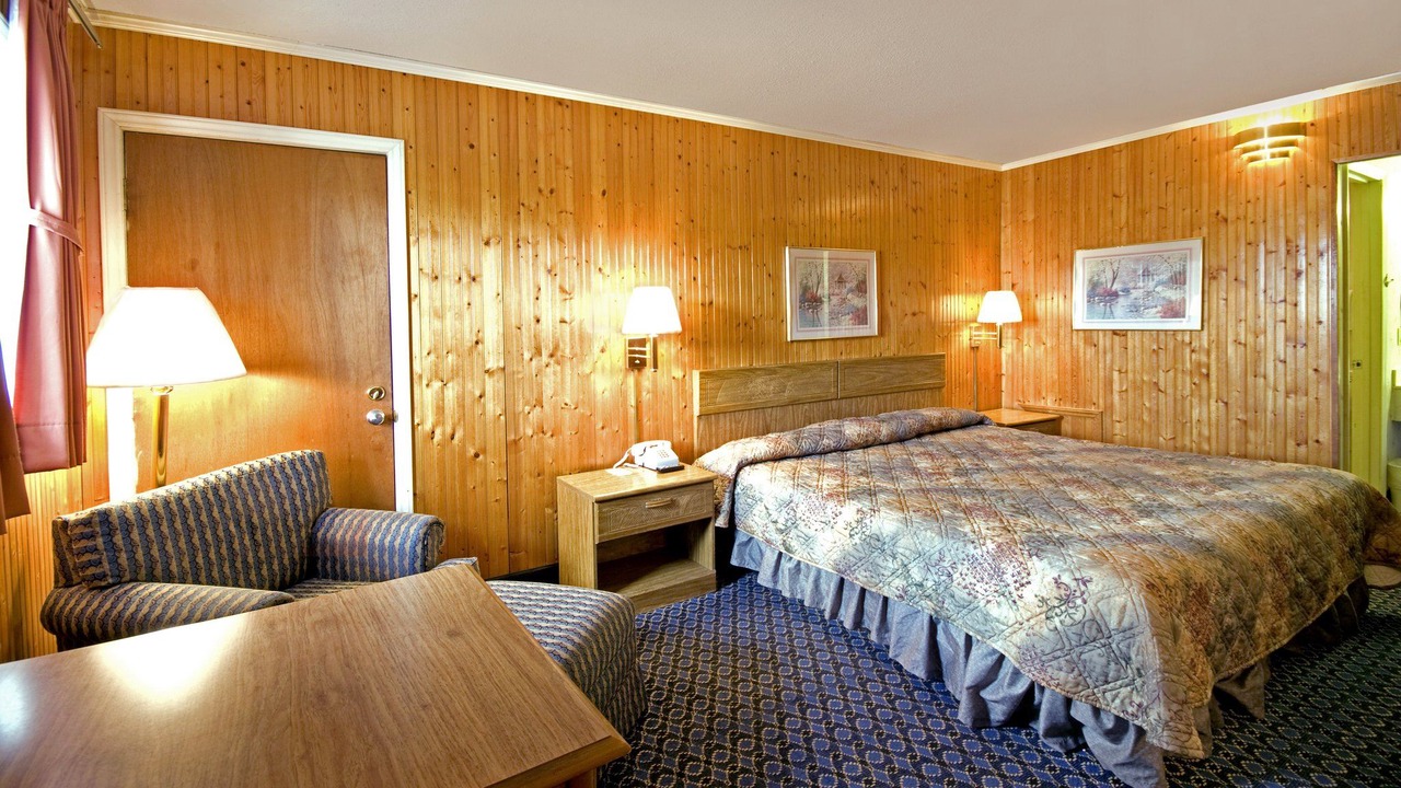 Photo of Bedroom in Roxboro