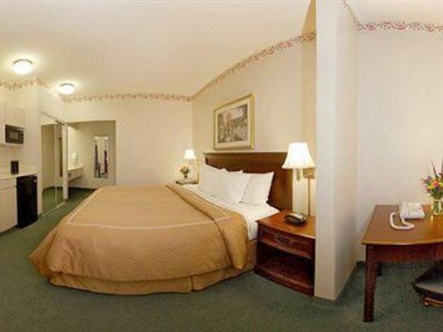 Photo of Bedroom in Lexington - Salisbury